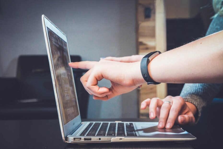 Temporary Email vs Permanent Webmail: The Complete Privacy & Security Comparison
